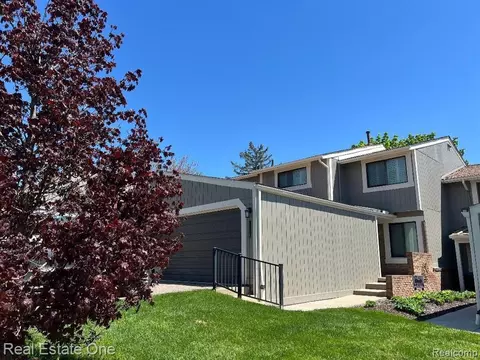 1116 Washington Cir #49, Northville, MI 48167