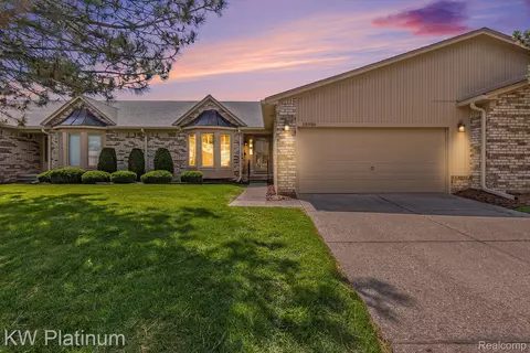 18986 Lauren Dr, Clinton Township, MI 48038