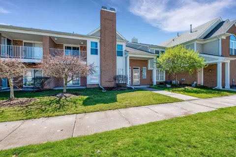 16888 Glenmoor Blvd, Macomb, MI 48044