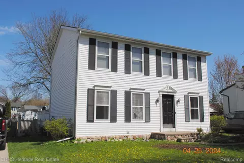 831 Meadowlark Ln, Howell, MI 48843
