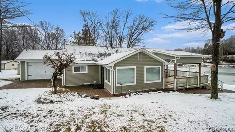 376 Laurel Dr, Gladwin, MI 48624 photo 1