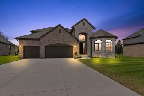 45190 Twin River Dr, Macomb, MI 48044