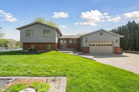 3465 Hilton Bay Crt Ct, Brighton, MI 48114