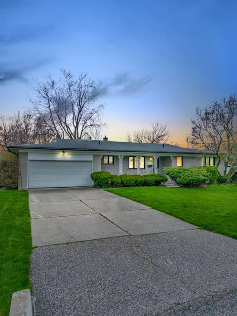 22431 Greenview Rd, Southfield, MI 48075