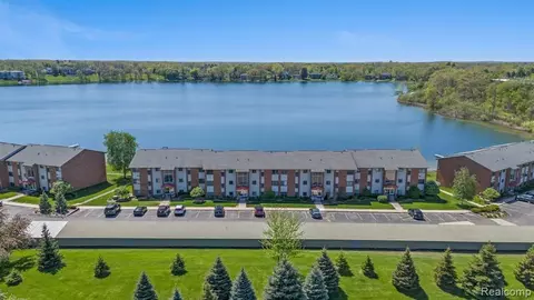 1944 Klingensmith Rd # 41B, Bloomfield Hills, MI 48302
