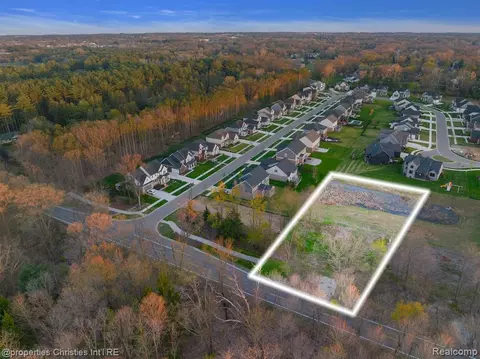 9241 Richardson Rd, Commerce Twp, MI 48390