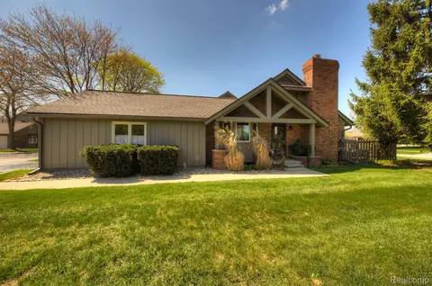 44800 Lynn Dr, Plymouth, MI 48170
