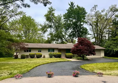 24420 Bloomington Dr, Franklin, MI 48025
