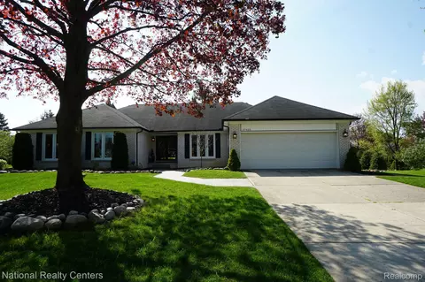 37935 Bradley Dr, Farmington Hills, MI 48335