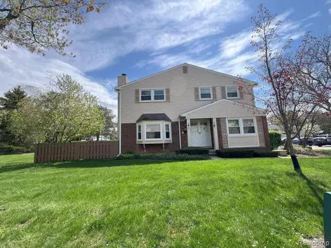 1514 Brentwood Dr #232, Troy, MI 48098