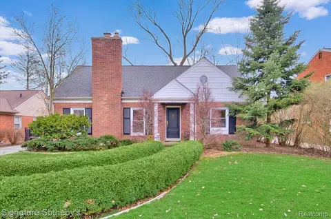 18189 Saxon Dr, Beverly Hills, MI 48025