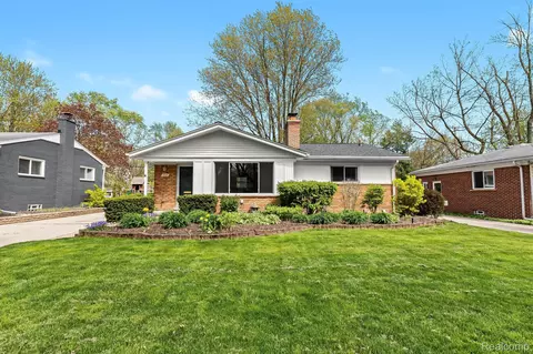 1228 Wrenwood Dr, Troy, MI 48084