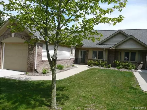 21372 Mulberry Crt Ct, Farmington Hills, MI 48336