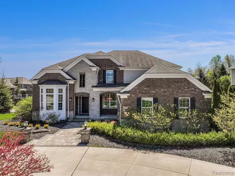 6929 Oakhurst Ridge Rd, Clarkston, MI 48348