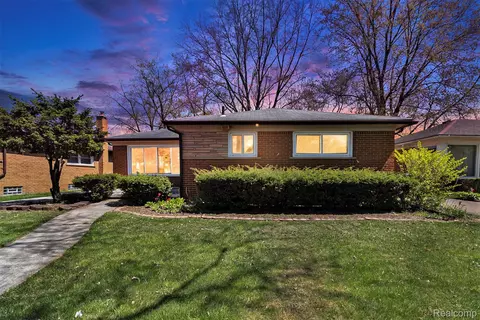 21820 Church St, Oak Park, MI 48237