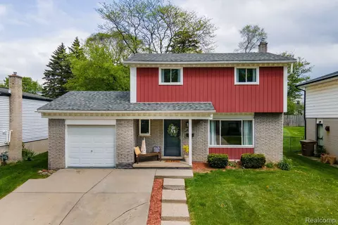 128 Carr St, Pontiac, MI 48342