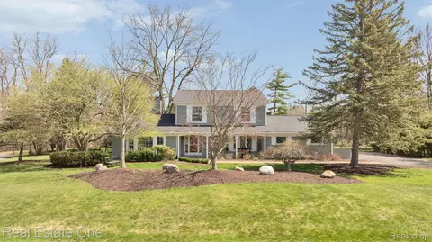 5443 Forest Way, Bloomfield Hills, MI 48302