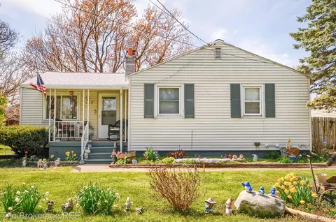 3116 Shaw St, Burton, MI 48529