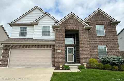 53772 Edgewood Dr, South Lyon, MI 48178