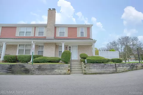 20912 E Glen Haven Cir, Northville, MI 48167