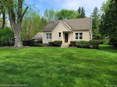 34920 Beacon St, Livonia, MI 48150