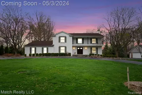 589 Kingsley Trl, Bloomfield Hills, MI 48304