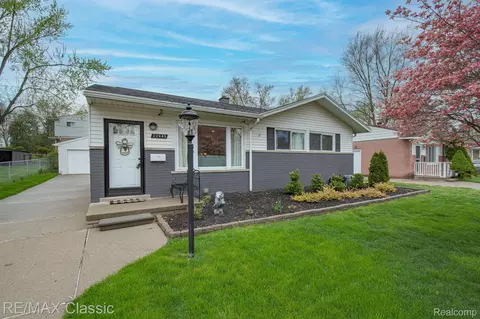 22645 Power Rd, Farmington, MI 48336