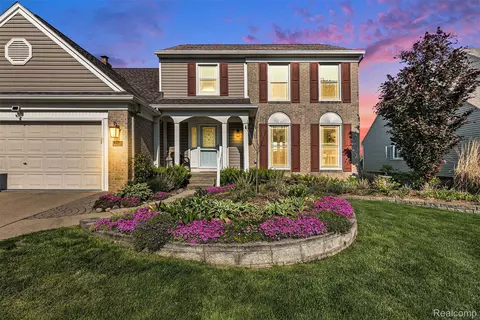 3197 Courtfield Dr, Rochester Hills, MI 48309