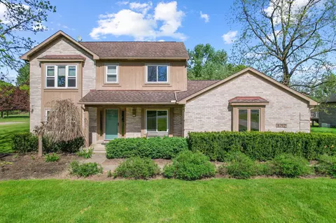 8792 Salem Farms Dr, South Lyon, MI 48178