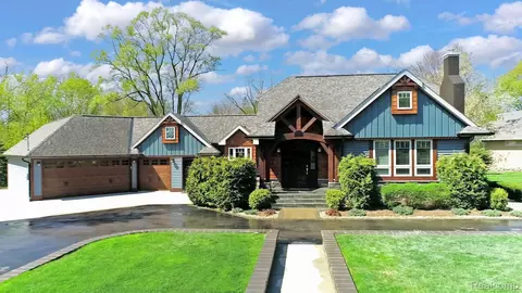 3248 Hickory Lawn Rd, Rochester Hills, MI 48307