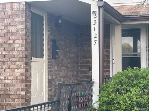 25127 Franklin Ter, South Lyon, MI 48178