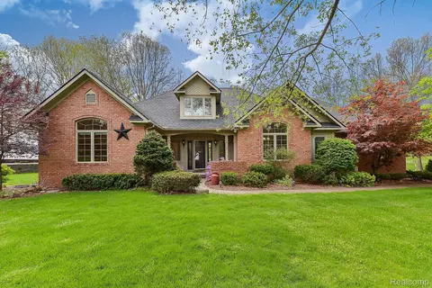 10630 E Splitstone, Pinckney, MI 48169