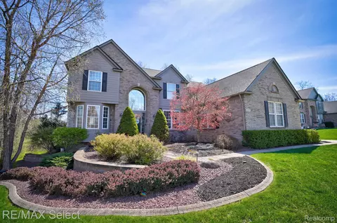 6257 Knob Bend Dr, Grand Blanc, MI 48439