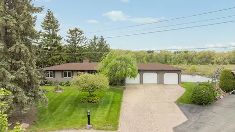 2432 Venetian Crt Ct, Fenton, MI 48430