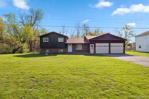 15641 Mccaslin Lake Rd, Linden, MI 48451