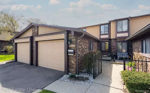 32127 W 12 Mile Rd, Farmington Hills, MI 48334