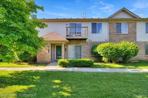 24017 Wedgewood Cir, Warren, MI 48091