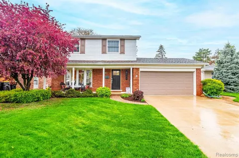 2042 Ardmore St, Trenton, MI 48183