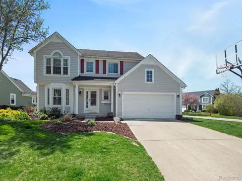 762 Hathaway Dr, Auburn Hills, MI 48326