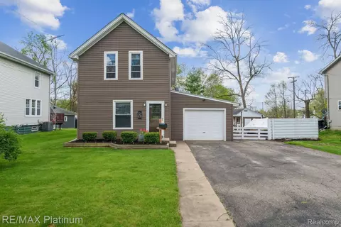 331 E Brooks St, Howell, MI 48843