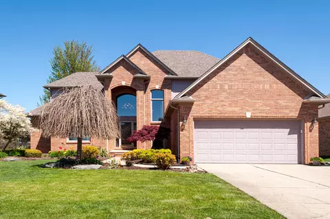 50412 Shenandoah Dr, Macomb, MI 48044