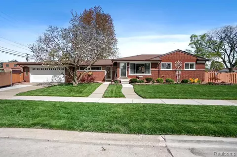 2905 Middlefield Dr, Trenton, MI 48183