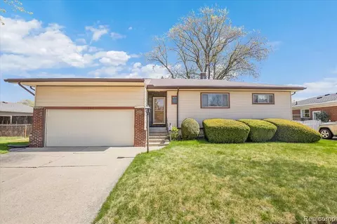 17815 Smith St, Riverview, MI 48193