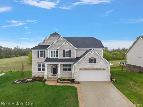 2344 Findley Cir, Lake Orion, MI 48360