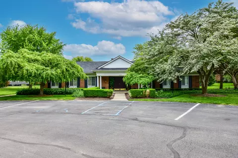580 E Fox Hills Dr, Bloomfield Township, MI 48304