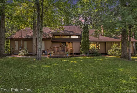 2900 Oak Lane Trl, Genoa, MI 48114