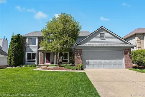 1852 Twin Sun Cir, Walled Lake, MI 48390