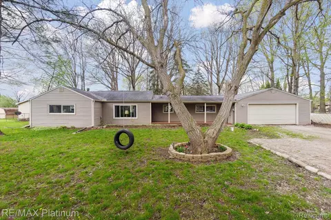 5428 Silverton Dr, Grand Blanc, MI 48439