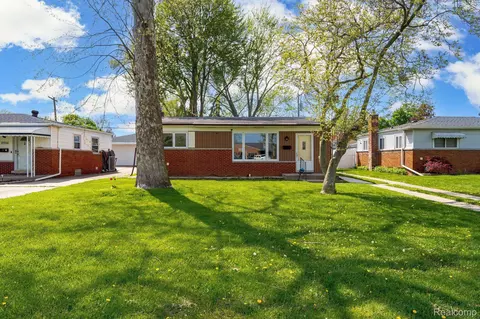 9522 Pardee Rd, Taylor, MI 48180
