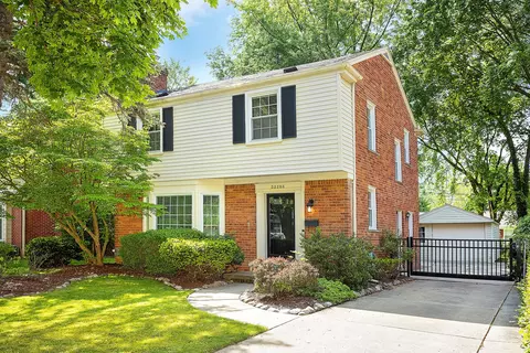 32286 Auburn Dr, Beverly Hills, MI 48025